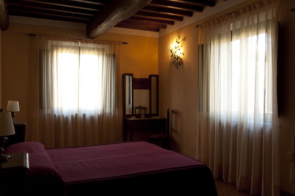 Agriturismo La Colombaia Черрето-Гуїді Номер фото